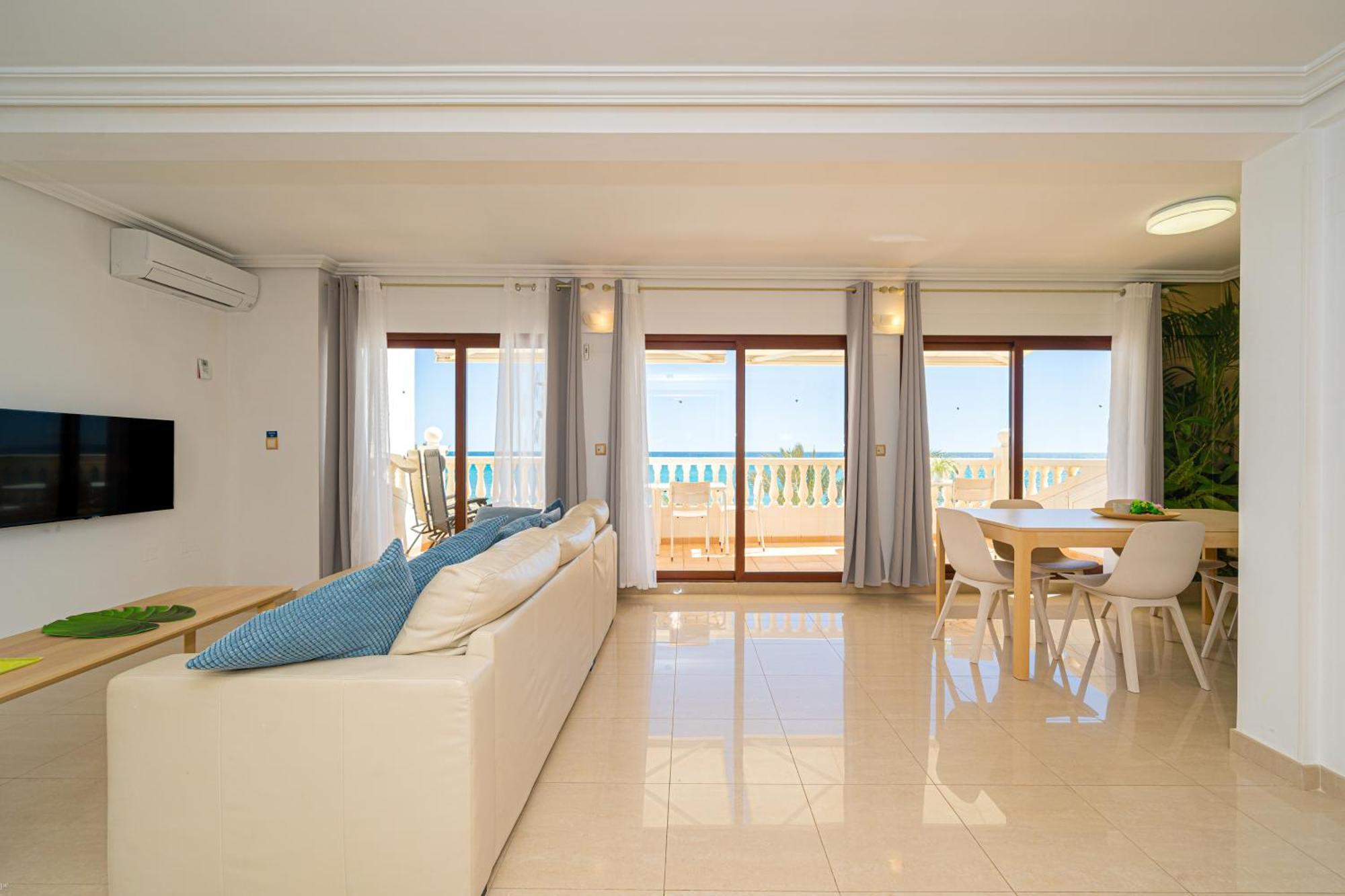Front Line Apartment Jakarta 2 El Campello Exterior photo